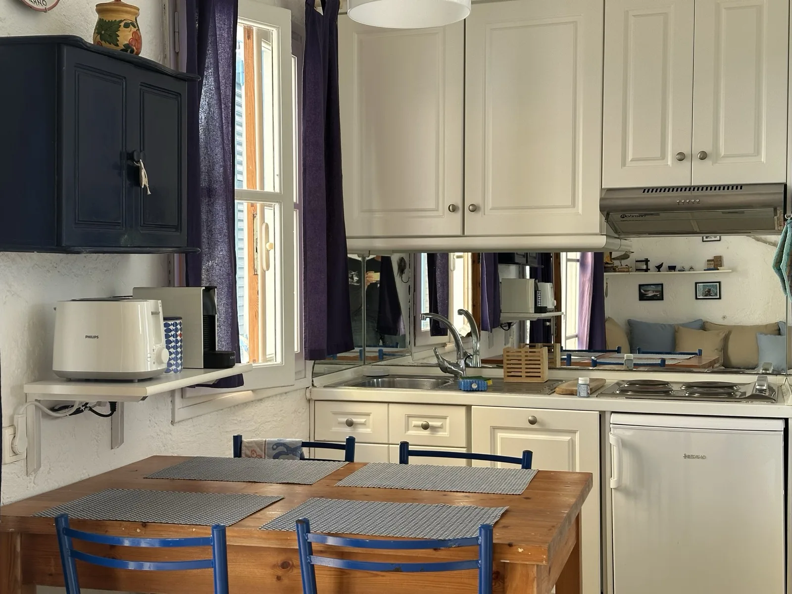Fully equipped kitchenette